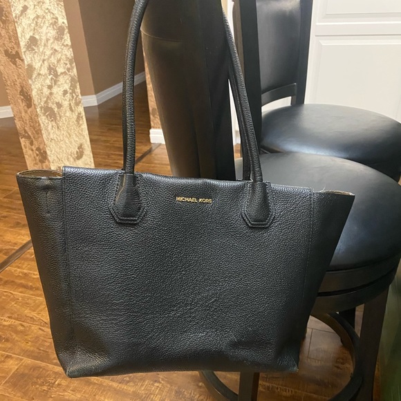 Michael Kors tote - Picture 3 of 7